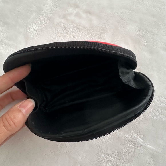 CHANEL Glossy Red small Makeup Bag - Picture 6 of 6